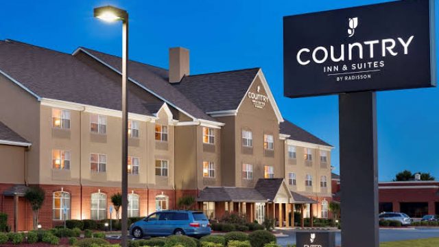 Country Inn & Suites