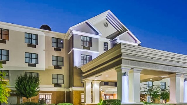 Holiday Inn Express & Suites Byron